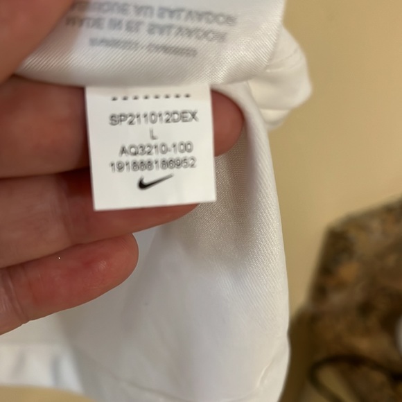 Men’s The Nike Tee - Picture 4 of 7